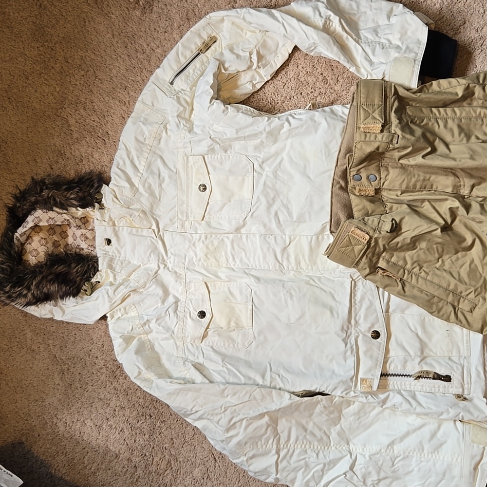 Roxy snowboarding jacket & pants. Size Small